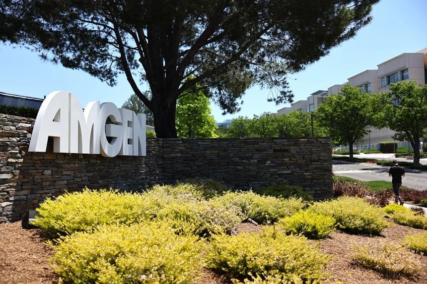 Un letrero de Amgen frente a la sede de la empresa en Thousand Oaks, California, el 17 de mayo de 2023. (Mario Tama/Getty Images)