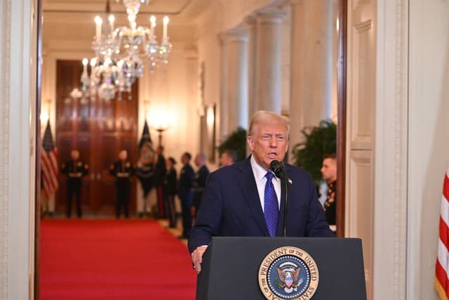 El presidente de EE. UU., Donald Trump, habla antes de firmar la Ley Laken Riley en la Casa Blanca en Washington, D.C., el 29 de enero de 2025. (ROBERTO SCHMIDT/AFP vía Getty Images)