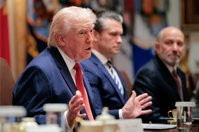 El presidente Donald Trump habla durante una reunión del Gabinete en la Sala del Gabinete de la Casa Blanca en Washington el 26 de marzo de 2026. (Chip Somodevilla/Getty Images)