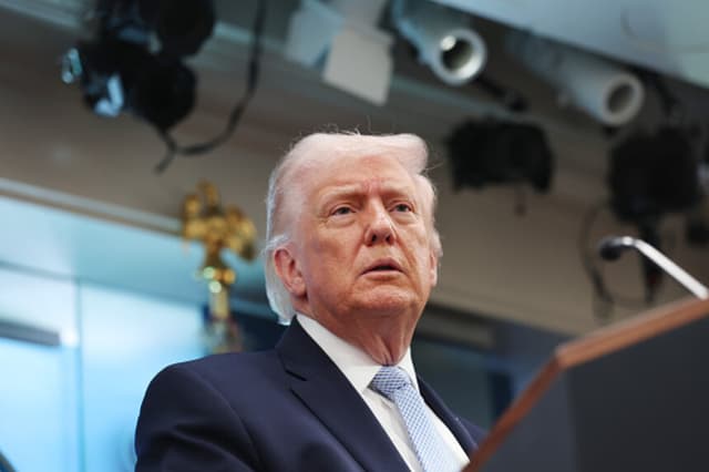 El presidente Donald Trump habla en la Casa Blanca sobre el éxito de la misión de rescate de un oficial cuyo F-15E fue derribado en Irán. (Anna Moneymaker/Getty Images).