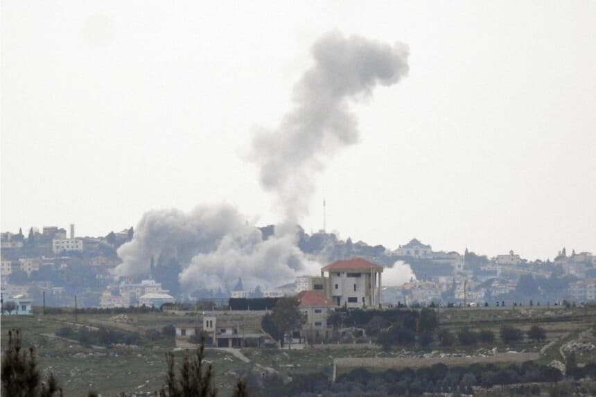 Israel dice que atacó más de 100 objetivos de Hezbolá en el Líbano en 10 minutos