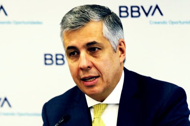 El economista jefe de BBVA México, Carlos Serrano, habla durante una conferencia de prensa en la Ciudad de México (EFE/ Mario Guzmán)