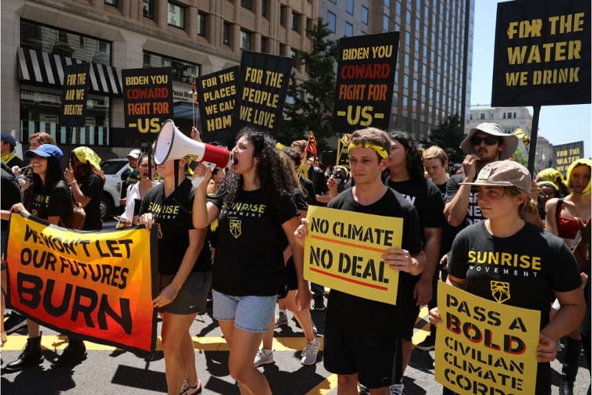 Organización responsable de protestas contra el ICE lidera huelga escolar del 1 de mayo, según grupo de padres