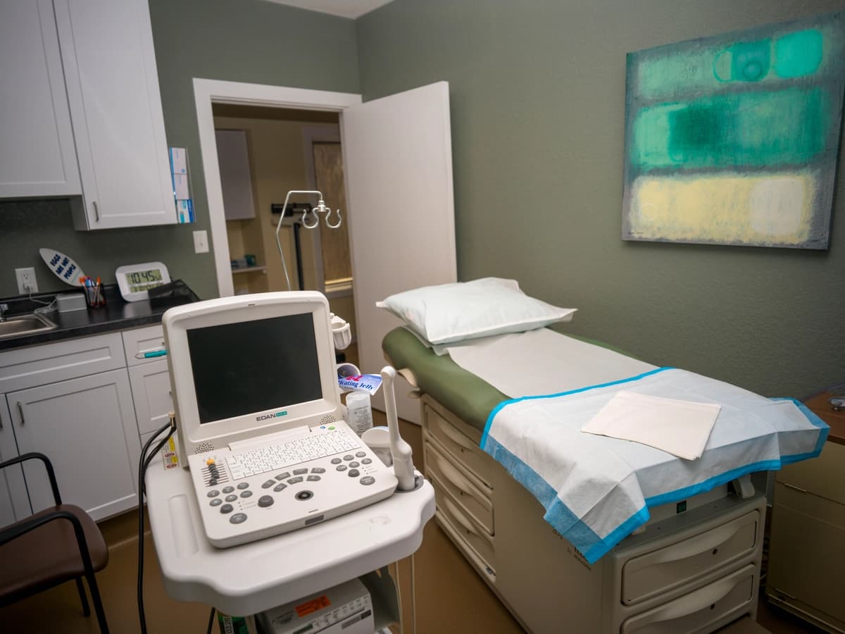 Fiscales ocultaron pruebas clave en casos contra manifestantes frente a clínicas abortivas