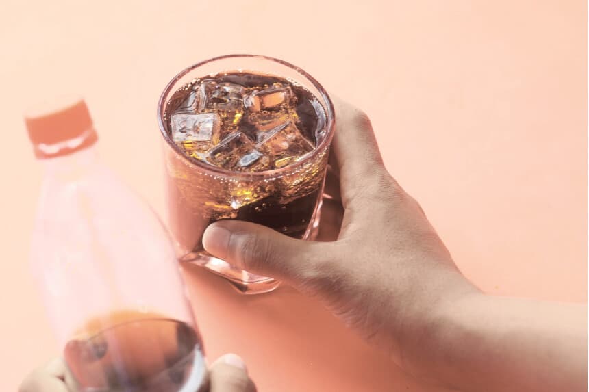 Lo que los refrescos dietéticos le hacen a su cerebro