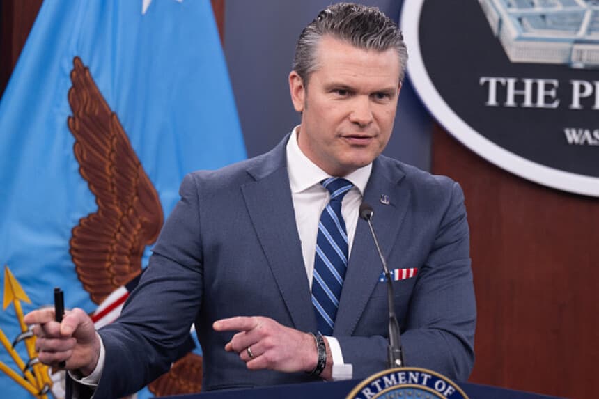 EE. UU. "listo para actuar" y atacar centrales eléctricas de Irán si no hay acuerdo: Hegseth