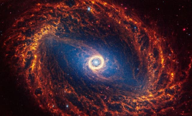 La galaxia espiral NGC 1512, ubicada a 30 millones de años luz de la Tierra, se observa en una imagen sin fecha del Telescopio Espacial James Webb. (NASA, ESA, CSA, STScI, Janice Lee (STScI), Thomas Williams (Oxford) y el equipo PHANGS/Imagen cedida a través de Reuters)