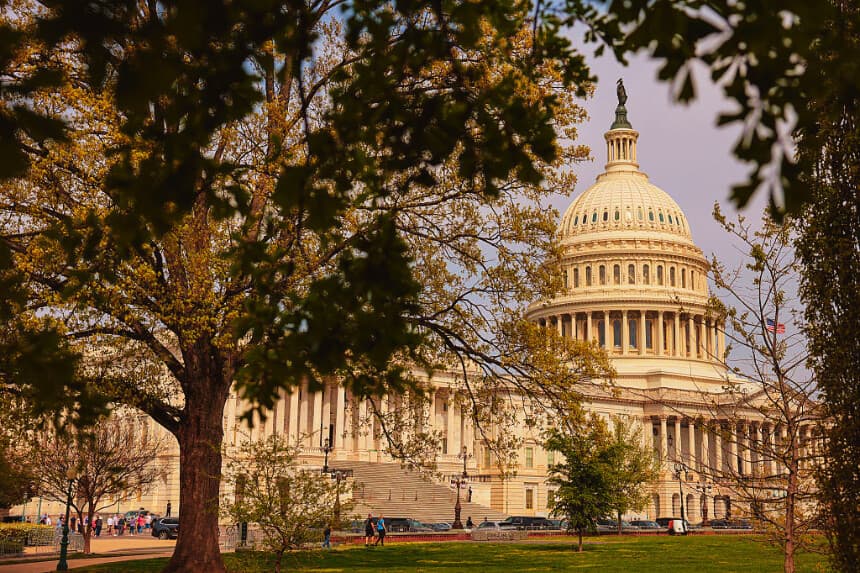Congreso aprueba prórroga de 45 días de sección 702 de la FISA y la remite al despacho de Trump