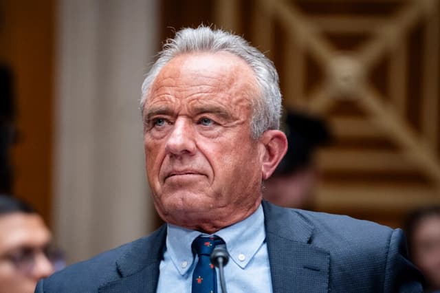 El secretario de Salud, Robert Kennedy Jr., declara en el Capitolio, en Washington, el 22 de abril de 2026. (Madalina Kilroy/The Epoch Times).