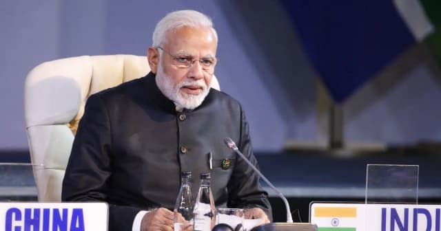 El primer ministro indio, Narendra Modi, asiste a la décima cumbre de los BRICS en Johannesburgo, Sudáfrica, el 27 de julio de 2018. (Mike Hutchings/AFP/Getty Images)
