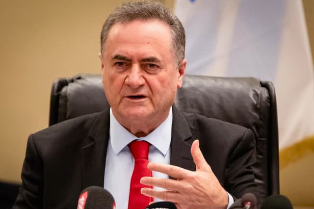 El ministro de Defensa israelí, Israel Katz, pronuncia un discurso en Atenas el 20 de enero de 2026. (Aggelos Nakkas/AFP vía Getty Images).