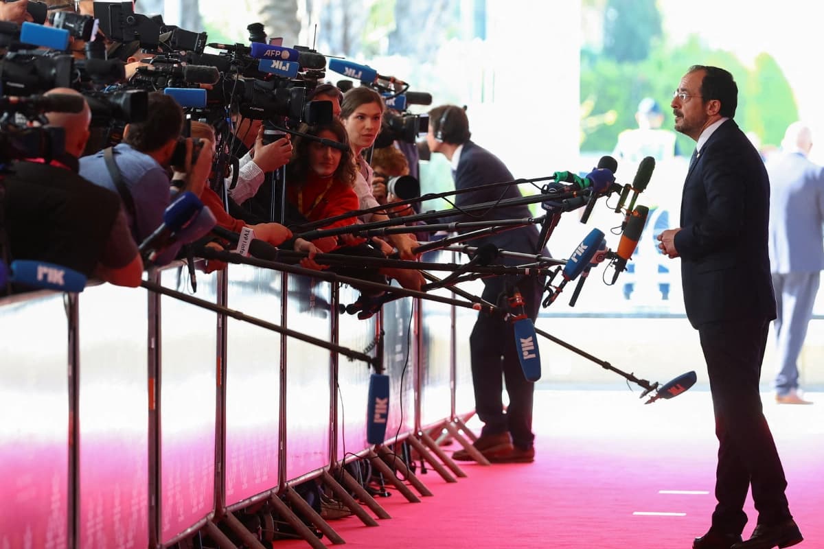 Funcionarios de la UE prepararan plan de defensa y asistencia mutua para la región