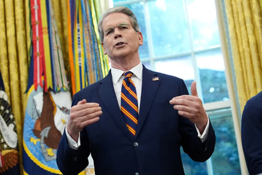 Tesoro sanciona refinería china vinculada a Irán y 40 buques