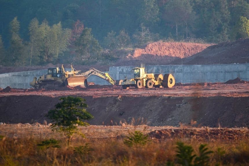 El Parque Industrial de Tierras Raras se encuentra en construcción en el condado de Anyuan, provincia de Jiangxi, China, el 21 de noviembre de 2025. (Hector Retamal/AFP vía Getty Images)