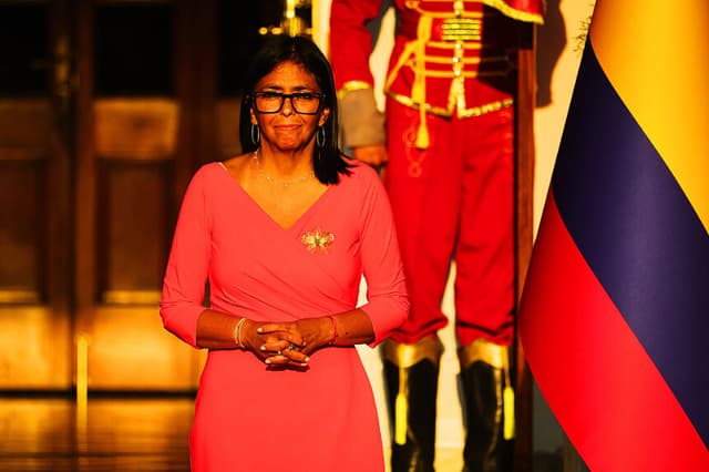La presidenta interina de Venezuela, Delcy Rodríguez, pronuncia unas palabras durante una visita oficial a Venezuela en el Palacio de Miraflores el 24 de abril de 2026 en Caracas, Venezuela. (Jesús Vargas/Getty Images)