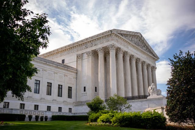 Vista exterior de la Corte Suprema el 20 de junio de 2024 en Washington, D.C. El tribunal se prepara para fallos clave sobre aborto, armas e inmunidad del expresidente Donald Trump en un año electoral. (Andrew Harnik/Getty Images).