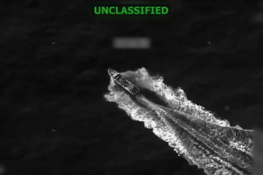 Ejército de EE. UU. ataca una embarcación sospechosa de narcotráfico en el Pacífico oriental y mata a 3