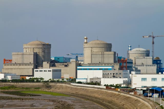 La central nuclear de Qinshan en Haiyan, provincia de Zhejiang, China, el 2 de junio de 2010. (STR/AFP vía Getty Images)