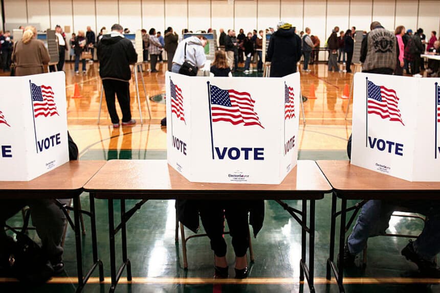 Cuatro personas sin ciudadanía enfrentan cargos por voto ilegal federal