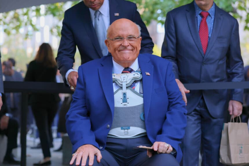 Rudy Giuliani sigue en estado crítico a causa de una neumonía, según su portavoz