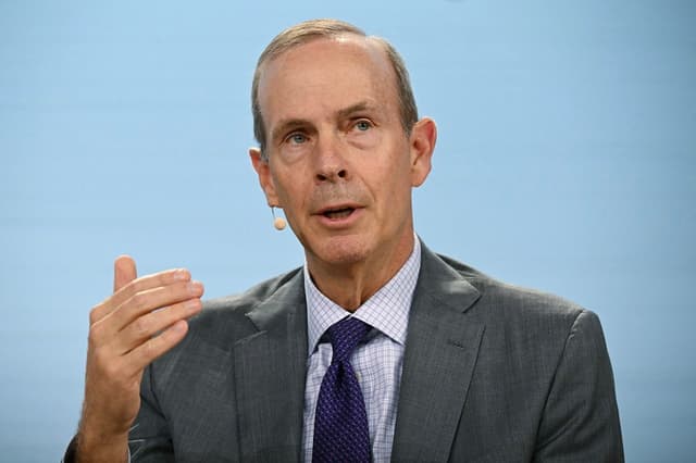 Michael Wirth, presidente y director ejecutivo de Chevron Corporation, interviene durante la conferencia energética CERAWeek 2026 de S&P Global, celebrada en Houston, Texas, el 23 de marzo de 2026. (RONALDO SCHEMIDT / AFP vía Getty Images)