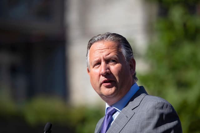 El exalcalde de Vancouver, Kennedy Stewart, afirma que un ministro del gobierno provincial de Columbia Británica está siendo investigado por sus vínculos con China. (Darryl Dyck/The Canadian Press).