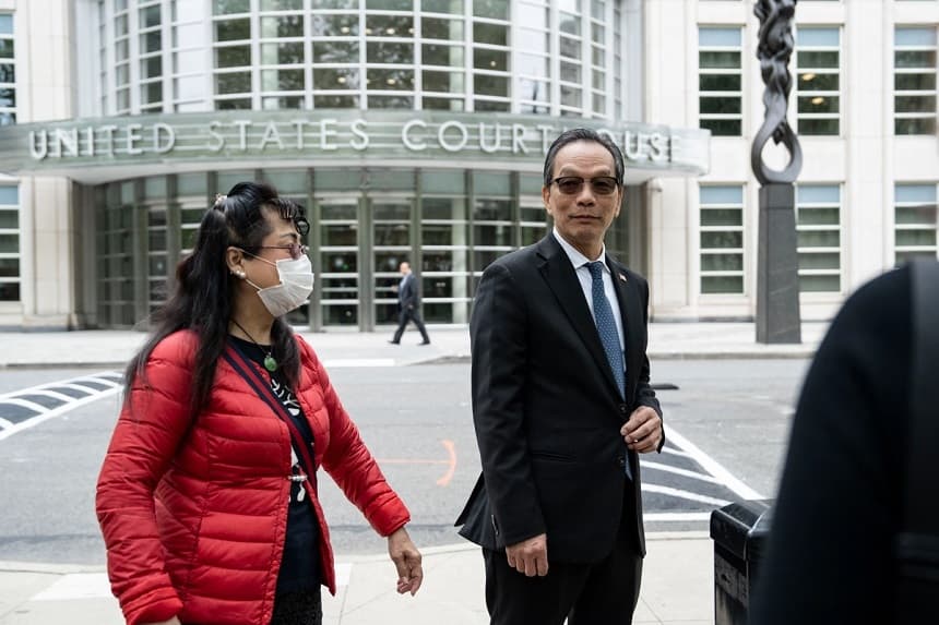 Hombre acusado de dirigir comisaría china en Nueva York admite haber trabajado para el PCCh