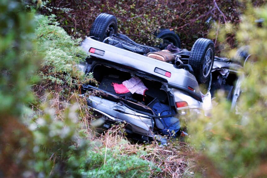 Niña de 5 años es encontrada viva 30 horas después del accidente que cobró la vida de sus padres