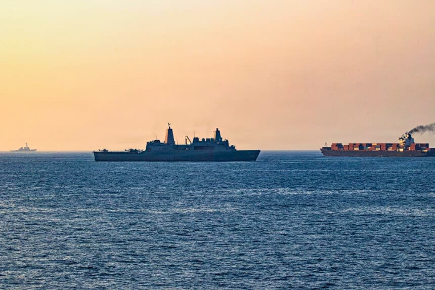 CENTCOM dice que detuvo a 62 buques mercantes para hacer cumplir el bloqueo contra Irán