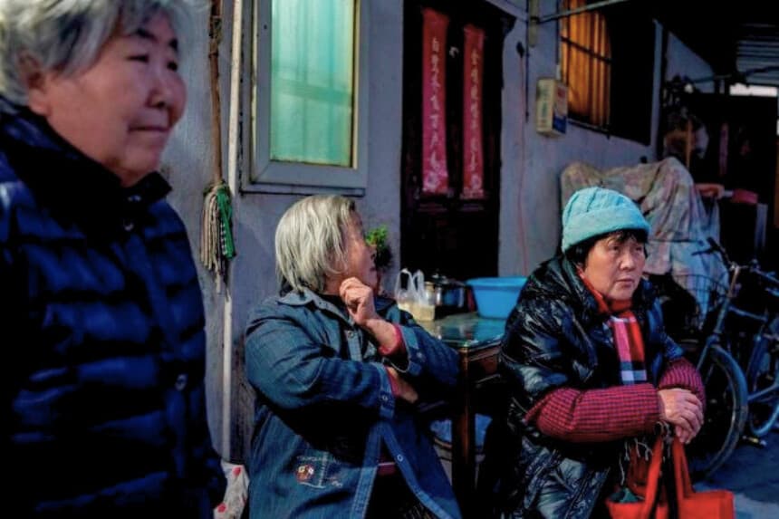 China impulsa el "cuidado mutuo" de personas mayores mientras se agrava la crisis del envejecimiento