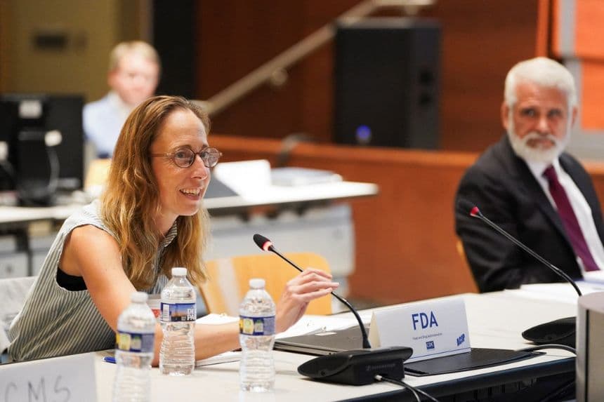 Continúa la reorganización del liderazgo de la FDA tras la sustitución de Hoeg