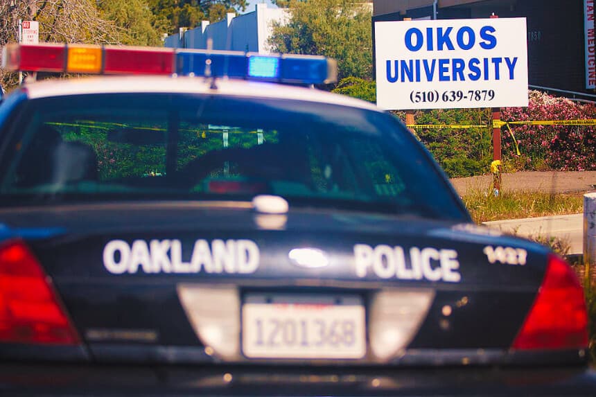 Conductor arrolla a peatones en Oakland; 3 muertos y varios heridos