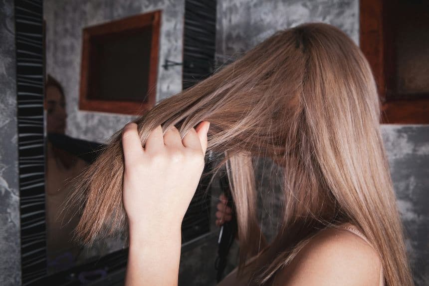 Muere adolescente mientras se alaciaba el cabello
