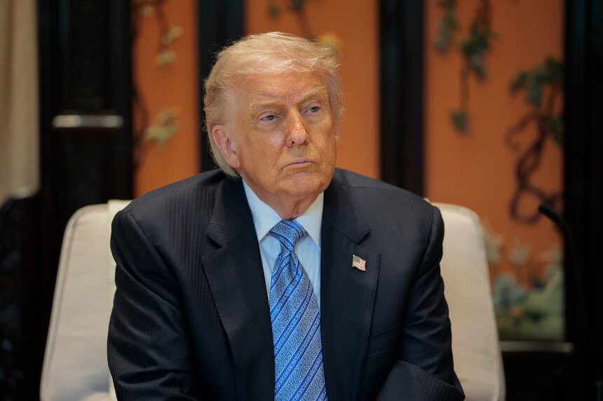 Trump reinterpone demanda contra el Wall Street Journal que lo vincula con carta de Epstein