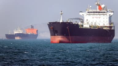 Irán niega tener planes de cobrar peajes en estrecho de Ormuz y propone tarifa por servicios