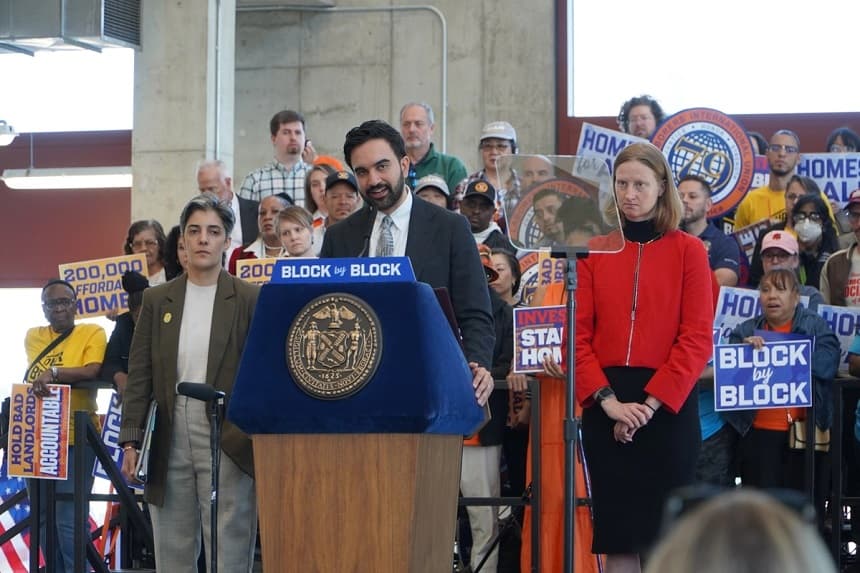 Alcalde de NYC amenaza a propietarios con expropiar sus inmuebles