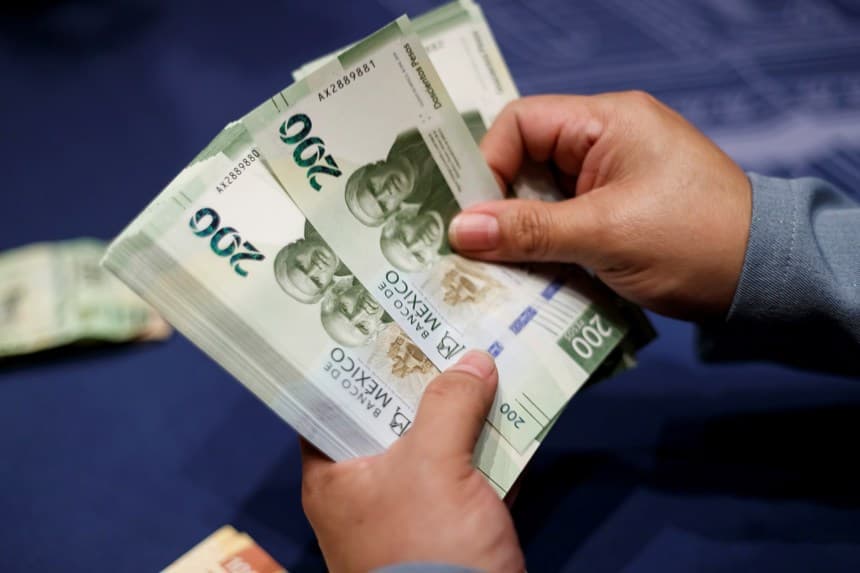 México desmantela 'El Caballito', red de lavado de dinero y falsificación, con cateos en 9 estados