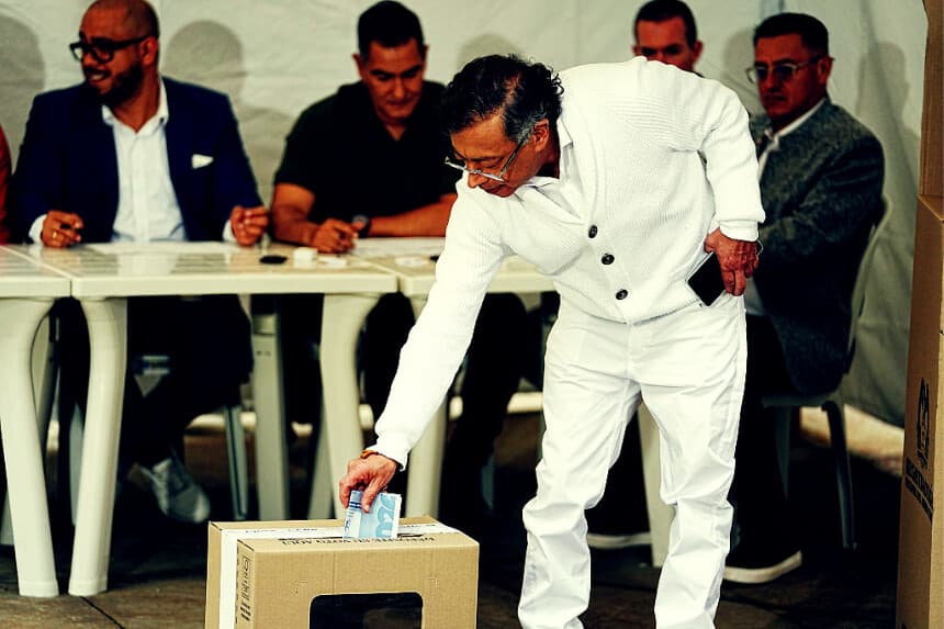 Presidente colombiano defiende el voto libre tras apoyo de Trump a su rival