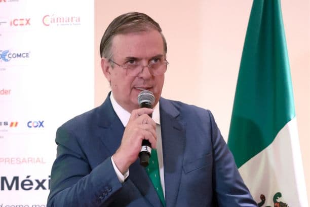 El secretario de Economía de México, Marcelo Ebrad, habla durante una rueda de prensa este martes 2 de junio de 2026, en Ciudad de México.(EFE/ José Méndez)