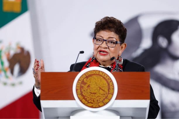 La fiscal general de la República, Ernestina Godoy, habla en una rueda de prensa en Palacio Nacional de la Ciudad de México. Imagen de archivo. (EFE/Sáshenka Gutiérrez)
