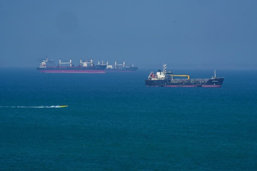 Precio del petróleo sube más de 4 dólares tras intercambio de ataques entre Israel e Irán