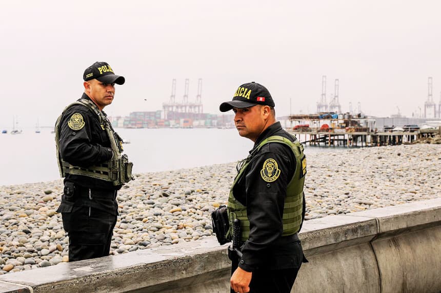 Perú cierra 98 puertos tras intenso oleaje que cobra la vida de dos pescadores
