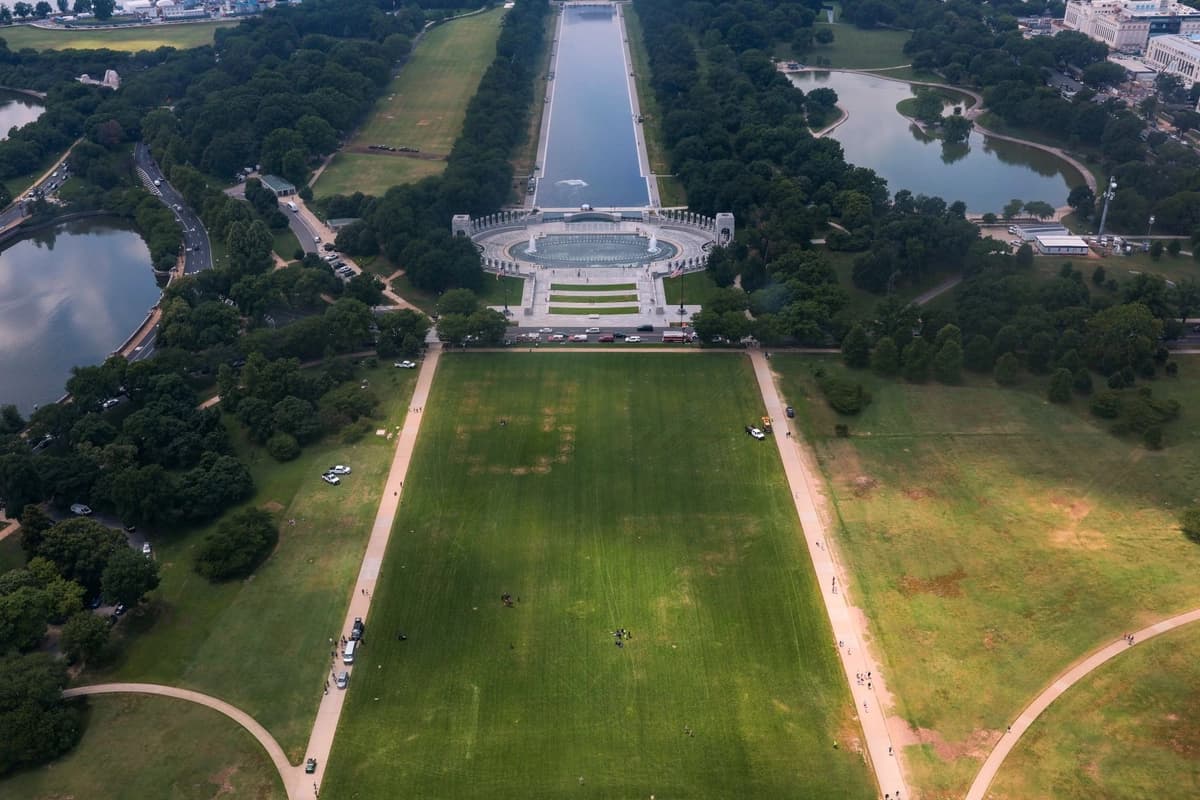 Vandalizan el National Mall con marcas de "8647" antes del Día de la Independencia