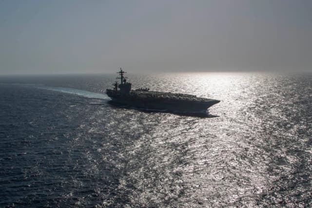 El USS Abraham Lincoln continúa sus operaciones en el mar Arábigo. (Cortesía de CENTCOM)