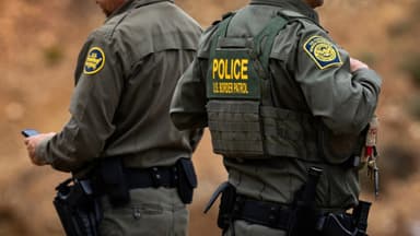 Agentes federales desmantelan casa de acogida para migrantes ilegales en Texas