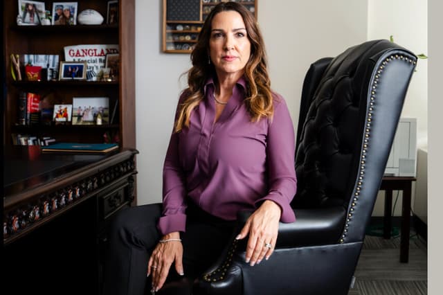 Sara Carter, directora de la Oficina de Política Nacional de Control de Drogas, en su oficina en Washington el 8 de junio de 2026. Carter juró su cargo en enero. Su oficina coordina la política antidrogas para 19 agencias federales. (Madalina Kilroy/The Epoch Times).