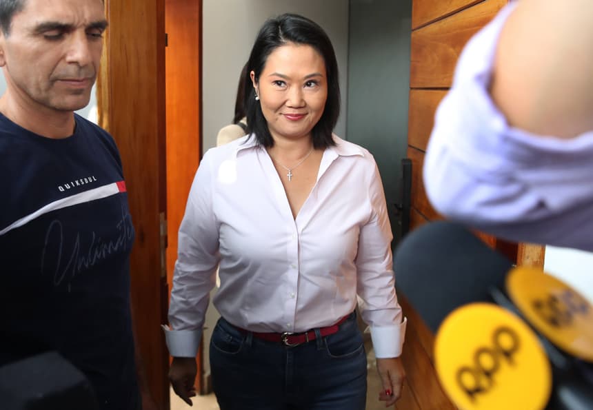 Fujimori amplía su ventaja y el partido de Sánchez convoca una protesta en Perú