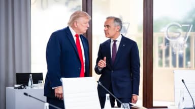 Trump amenaza con arancel del 100 % a países que impongan servicios digitales