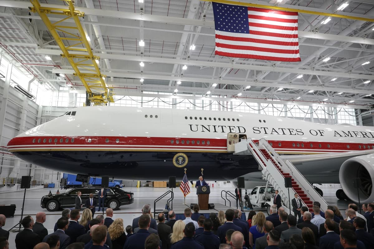 Trump presenta el nuevo avión Air Force One de USD 400 millones que le regaló Catar