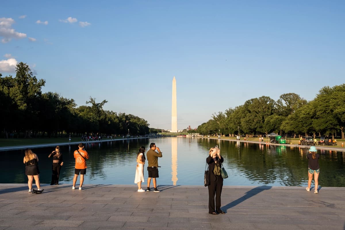 Detienen a varias personas por dañar el estanque del Monumento a Lincoln, afirma Trump